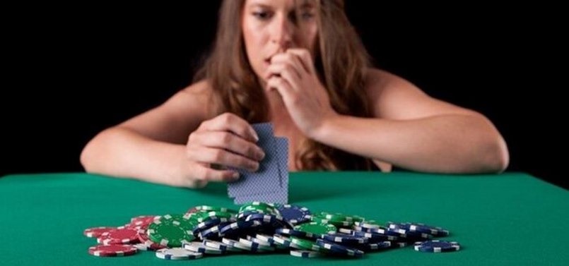 Bluff trong poker có thể ảnh hưởng nhiều đến tâm lý của đối thủ